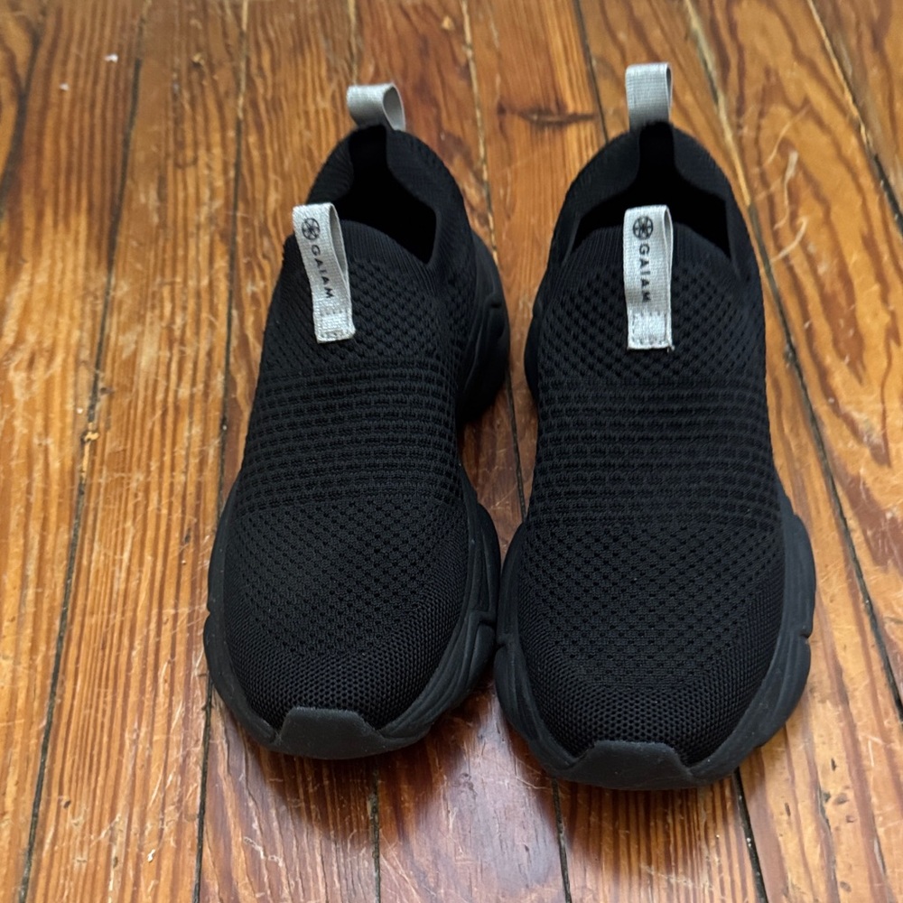 Gaiam slip-on joggers, W size 8, black mesh upper